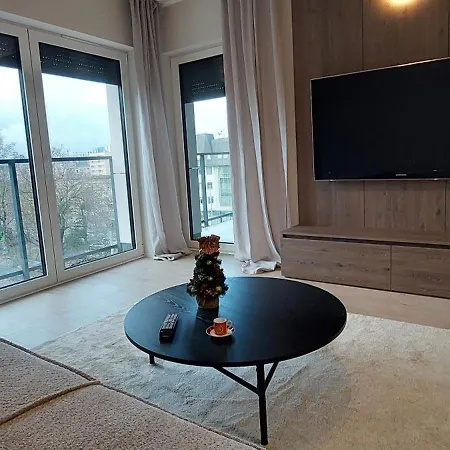 Luxurious Vanilla Apartment, Self Check-in 24h, Parking, Air-conditioning Poznan