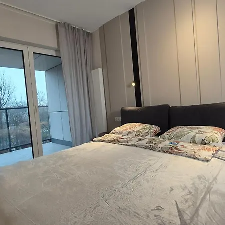 Luxurious Vanilla Apartment, Self Check-in 24h, Parking, Air-conditioning Poznan
