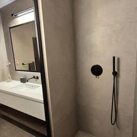 Apartment Luxurious Vanilla Apartment, Self Check-in 24h, Parking, Air-conditioning *