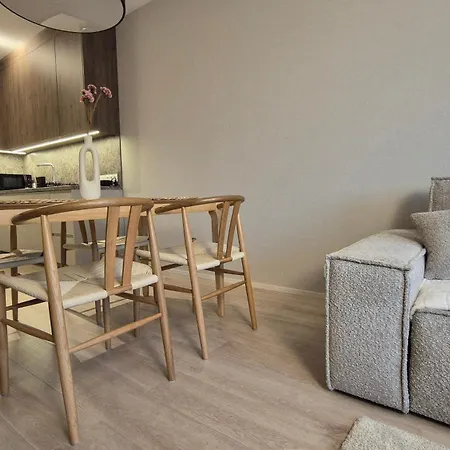 Luxurious Vanilla Apartment, Self Check-in 24h, Free Parking, Air-conditioning Apartment